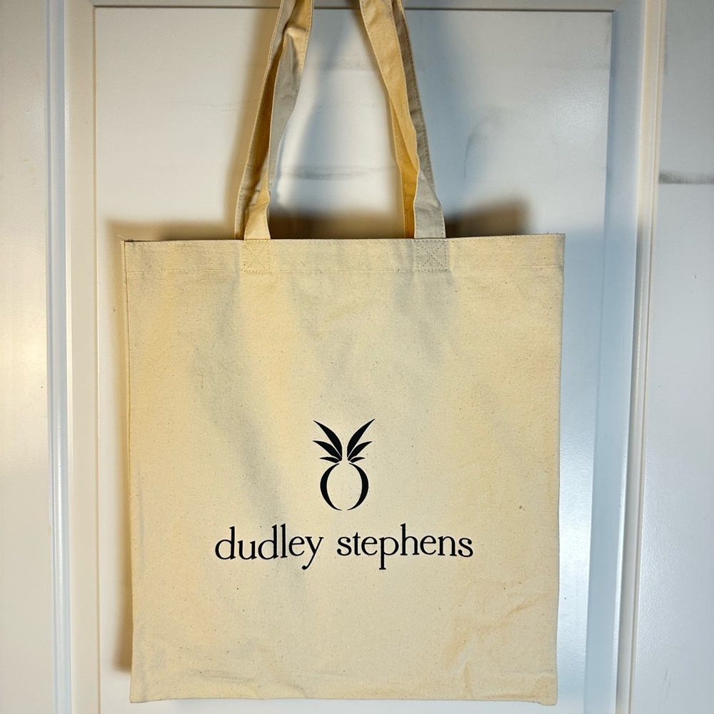 Dudley Stephens White Waffle Pullover. Includes Dudley Stephen’s tote 🍍 - Picture 3 of 15